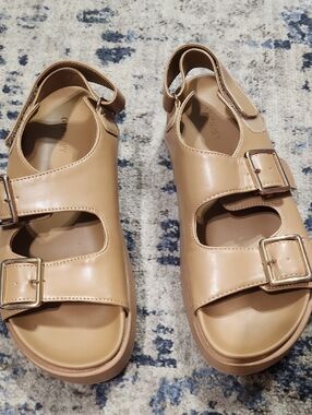💘 Old Navy Women’s Tan Leather Buckle Sandals